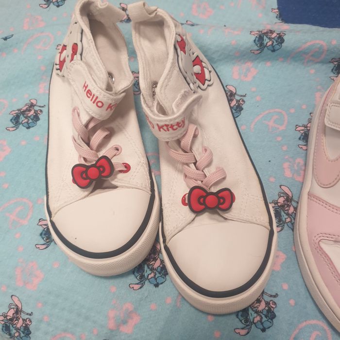 Adidasi fetite impecabili