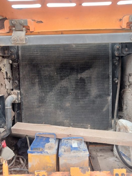 Екскаватор сотилади