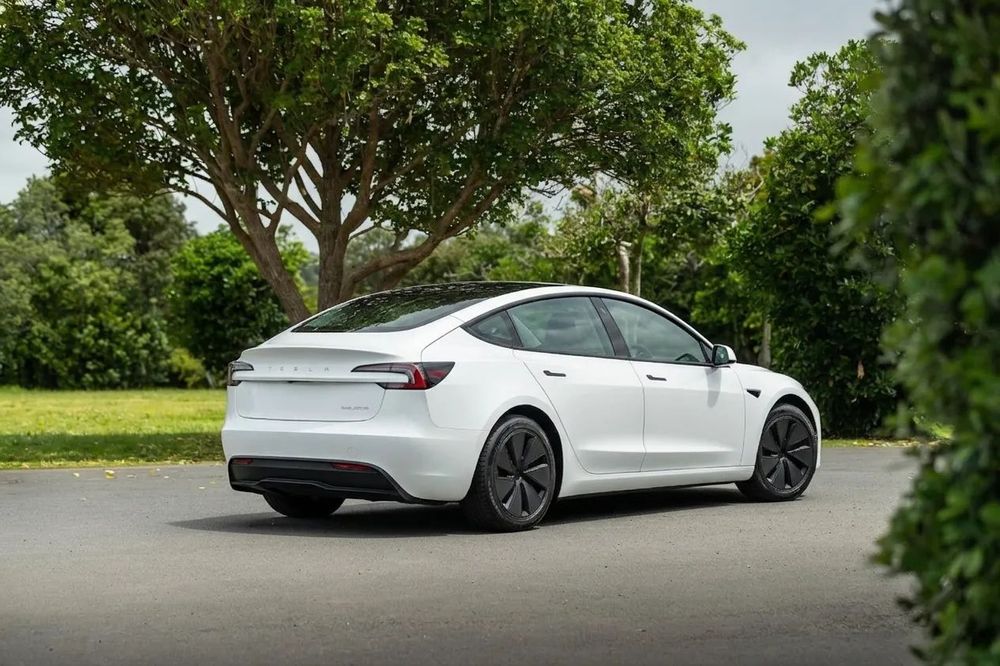 Tesla Model 3 Tesla Model 3 HIGHLAND LONG RANGE AWD - 2024