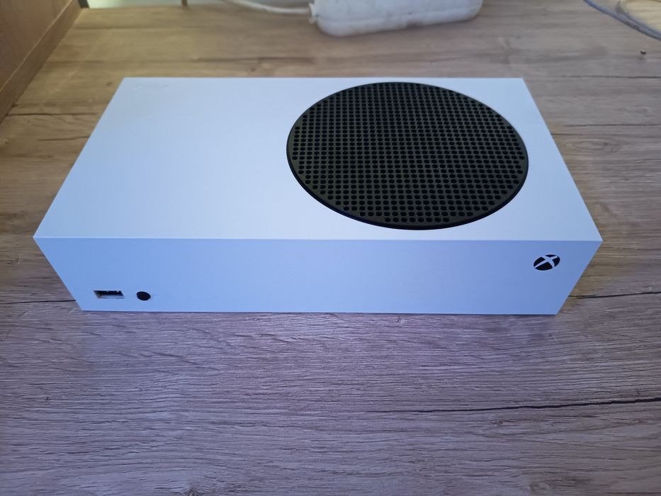 Vând Xbox series s