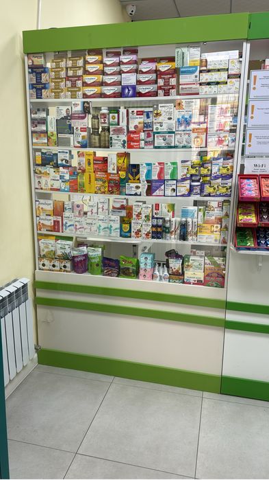 Витрины для аптеки б/у