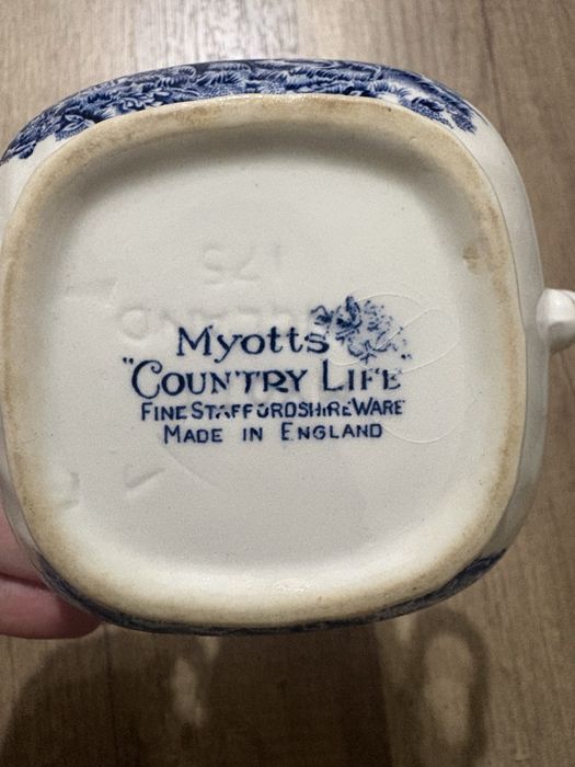 Myotts country life-захарница. ръчно рисувана.