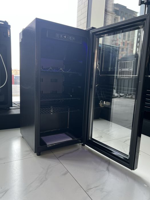 Витринный холодилник японский aiwa