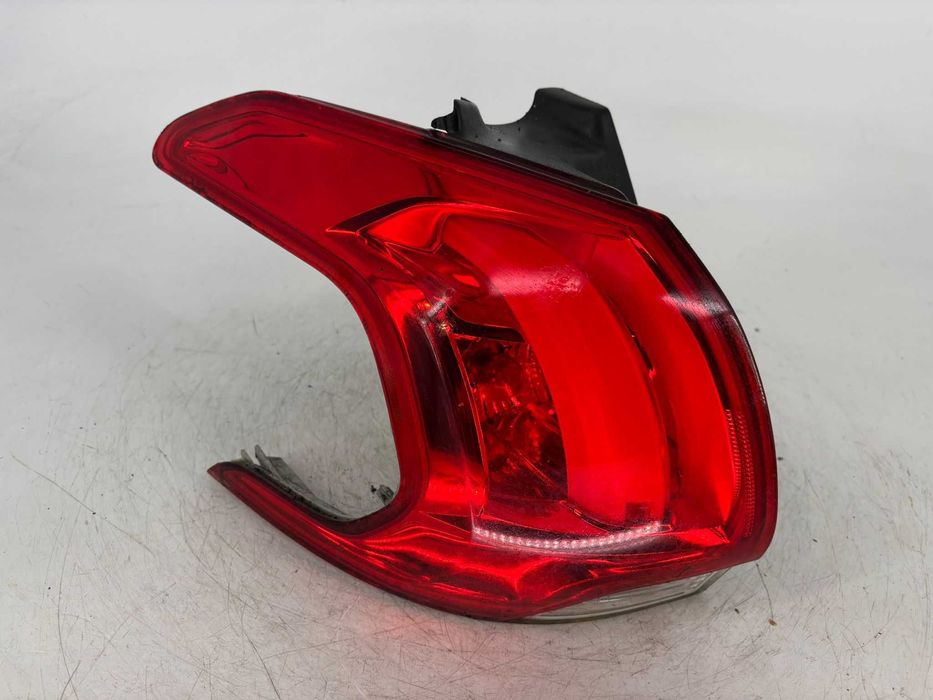 Stop stanga/dreapta Peugeot 2008 an 2014