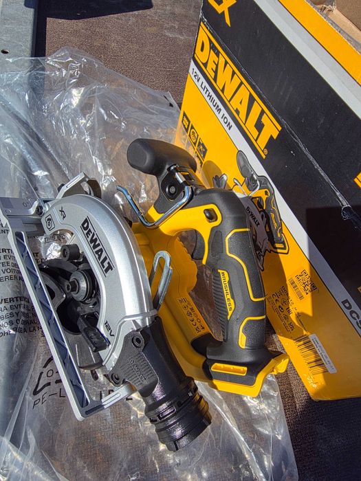 Акумулаторен ръчен циркуляр DeWALT DCS512N, 12 V, 140 мм, без батерия и заряднo