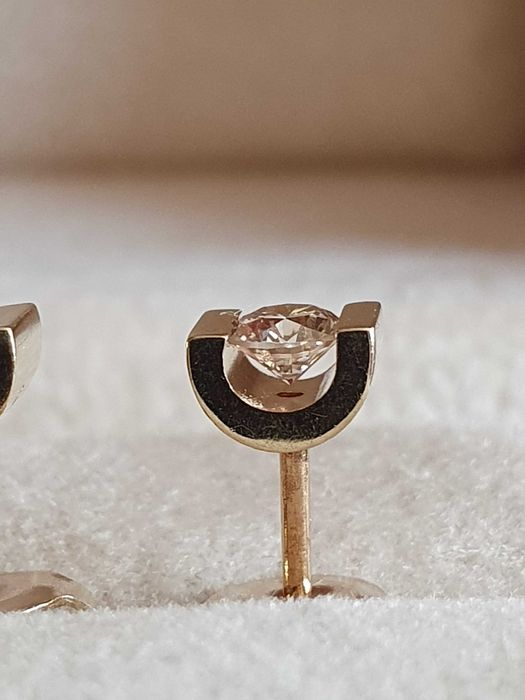 Eleganta pereche STUD aur cu diamante naturale 0.4ct