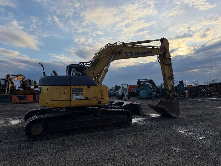 Distribuitor hidraulic excavator senile Komatsu PC 228 USLC piese