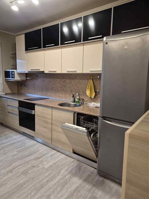 Дава се под наем Тристаен апартамент в София, Павлово - 100 кв.м за 746.64 € - Снимка #1