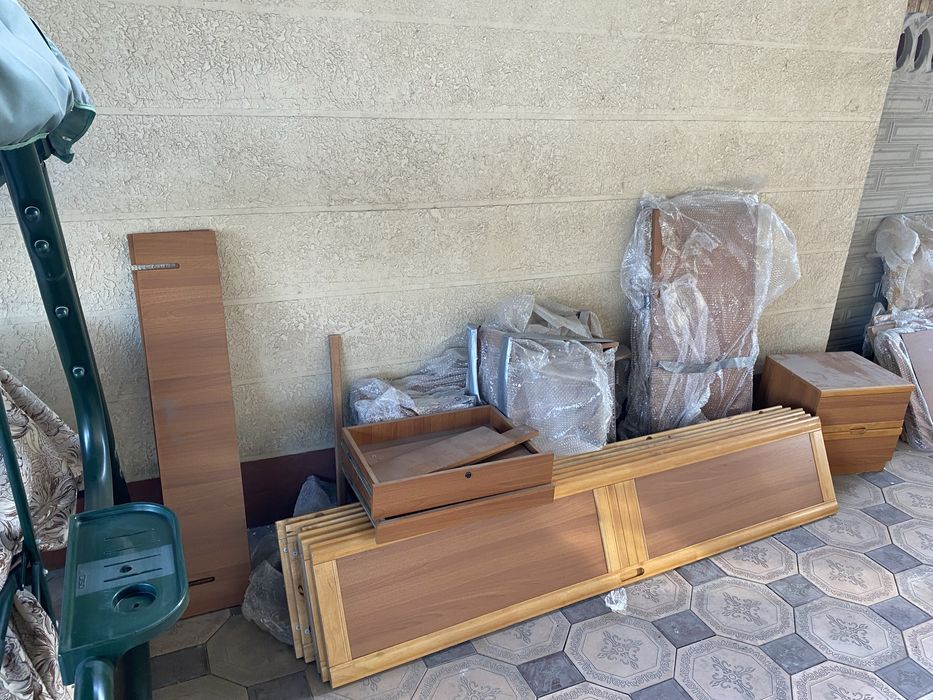 Продам спальный гарнитур