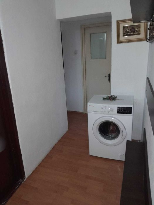 Vand apartament  cu 2 camere decomandat