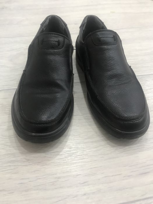 продам туфли для мальчиков размер  37 цена 2000