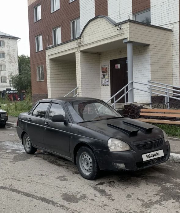 Приора  продам срочно