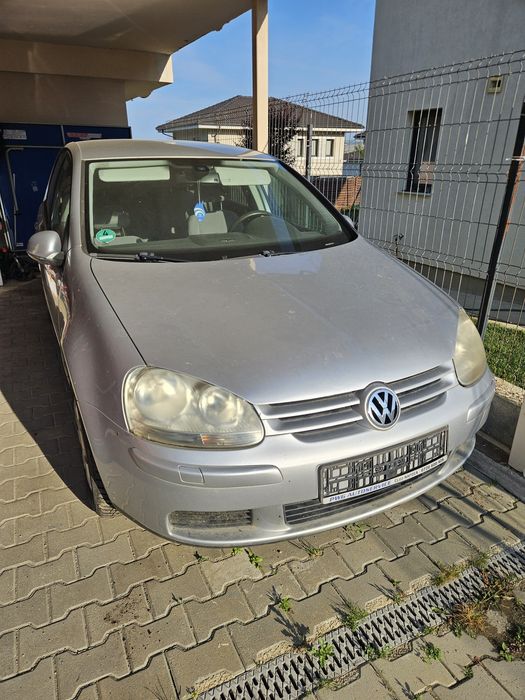 Vand Golf 5 (RADIAT) pentru dezmembrari