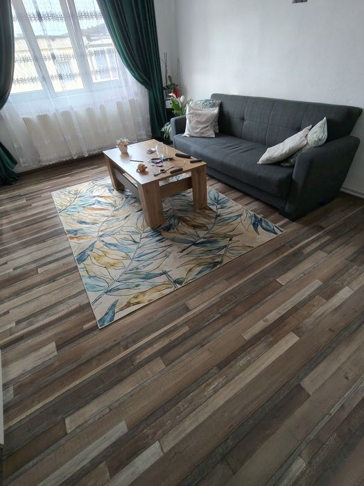 Vând doua dulapuri ,măsuță și canapea extensibila