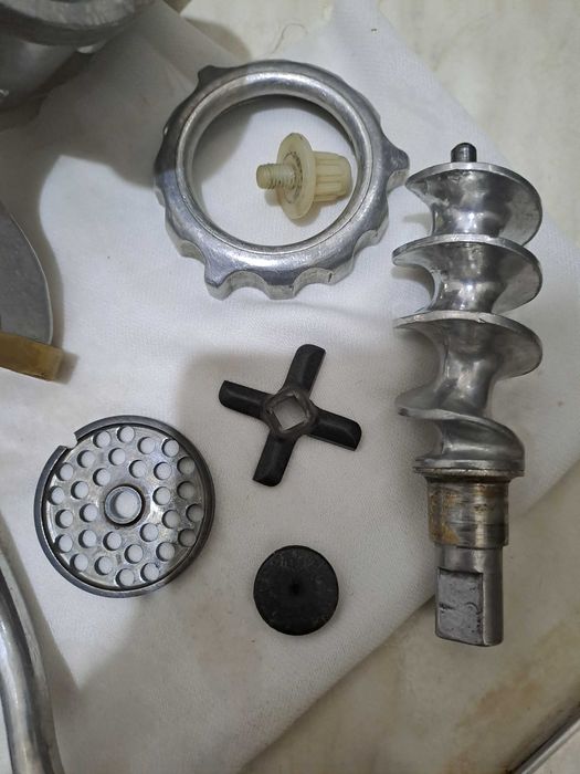 Б/у мясорубка в хорошем состоянии