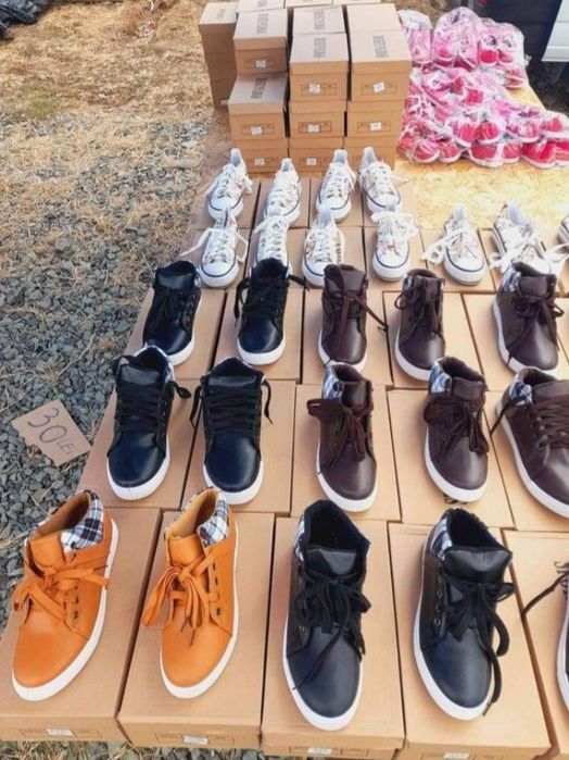 Vând urgent adidași noi 17 lei perechea