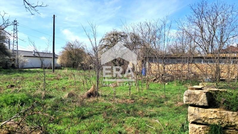 Ексклузивен, урегулиран поземлен имот за продажба, с малка постройка,