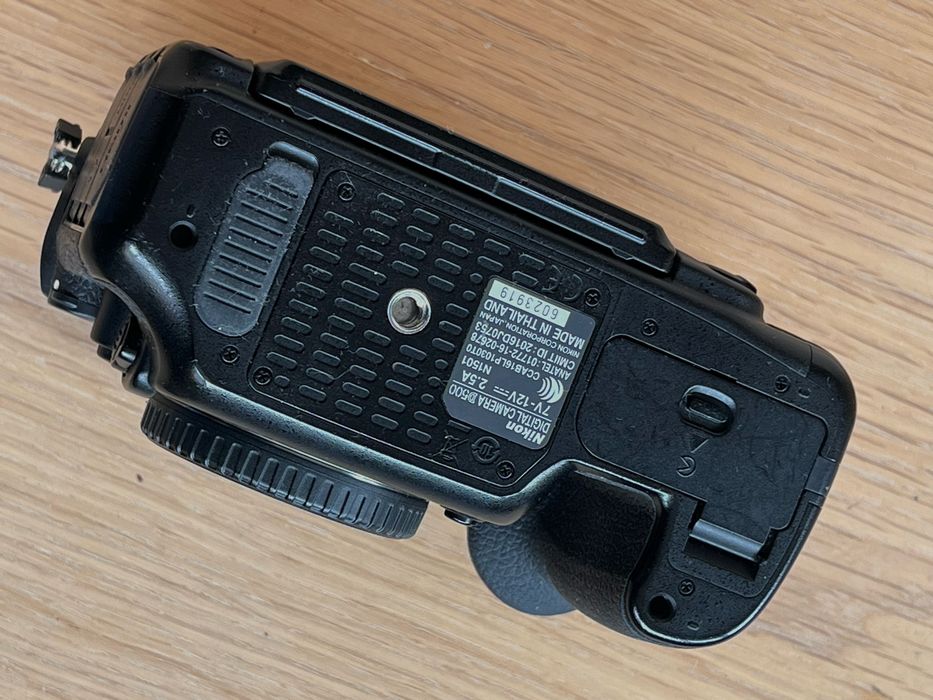 Nikon D500 76.000 cadre plus grip