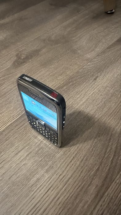 Telefon cu butoane Nokia E 71