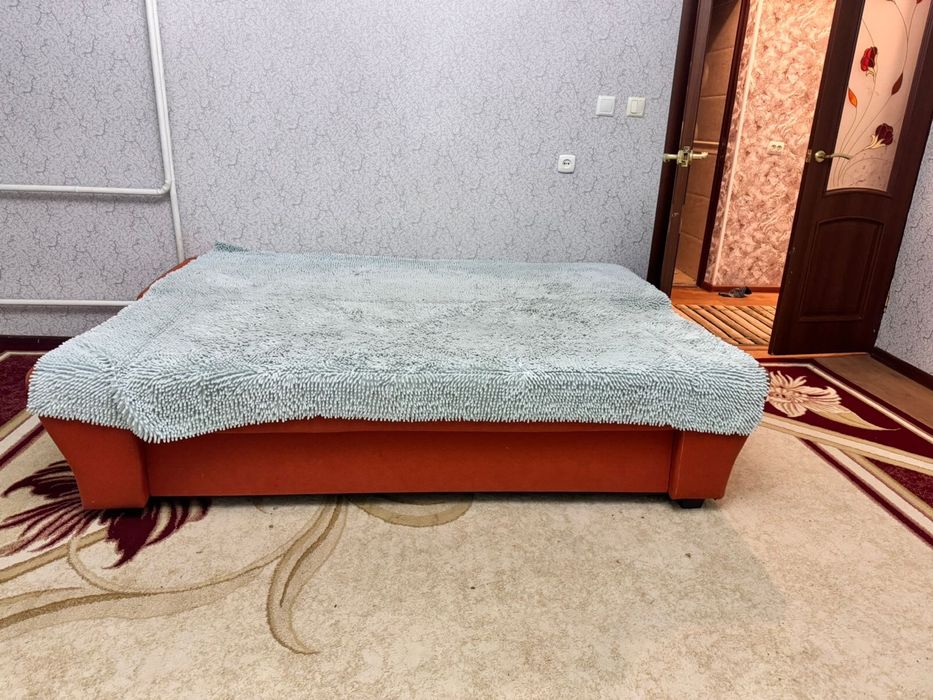 диван складной оранжевый