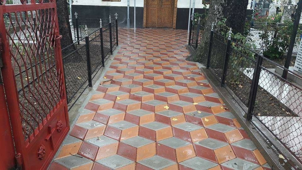 Pavaje si Pavele din beton comprimat-model antiderapant 40x10 cu 20x10