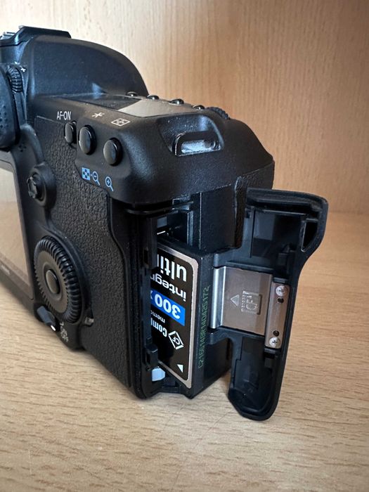 CANON EOS 5D MARK II FULL FRAME с обектив Canon EF 24-105mm f/4L