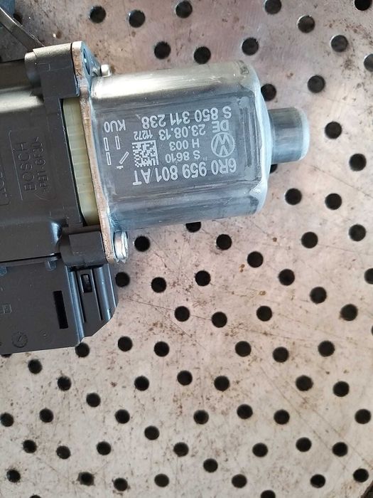 Motoras macara stanga fata vw polo 6r 6r0959801at