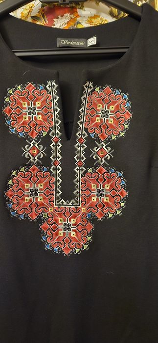 Фолклорна рокля с шевица