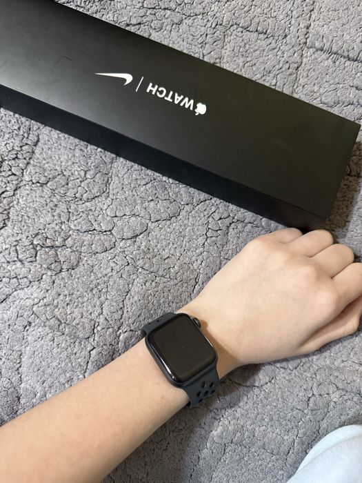 Эпл вотч SE Nike