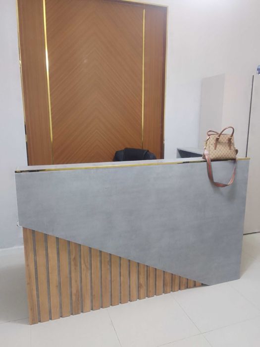 Продам ресепшн, шкаф, кресло