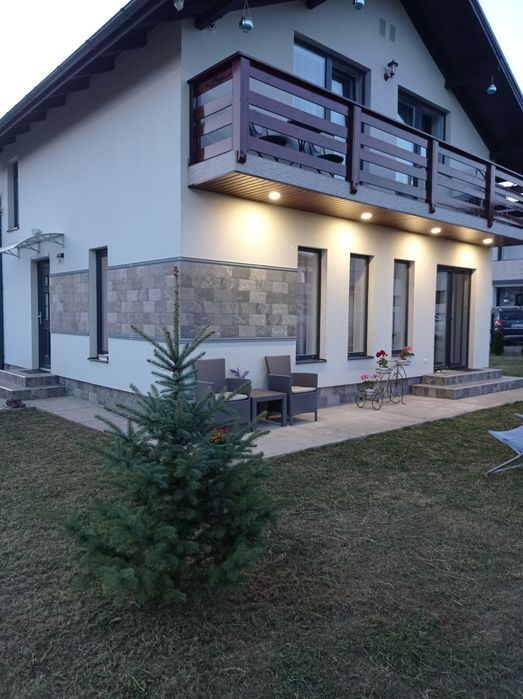 Casa de vanzare sau de inchiriat. Casa este frumoasa,moderna, finisaje de calitate, P+M Tautii Magheraus.