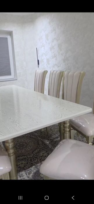 Стол ва 10 та стул мебель сотилади