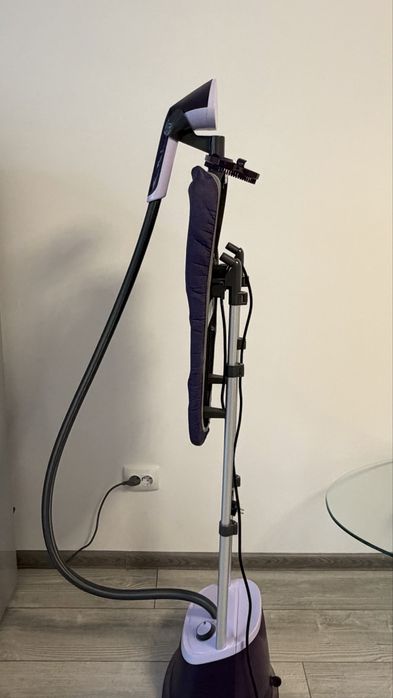 Aparat de calcat vertical Philips cu abur