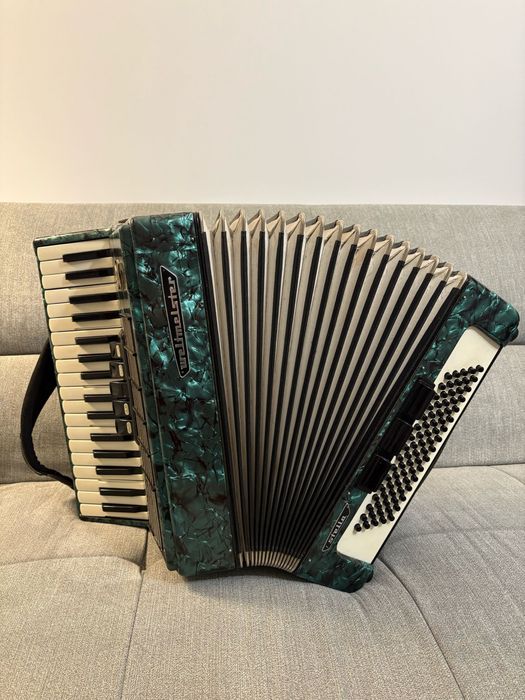 Acordeon Weltmeister Stella cu 80 de basi