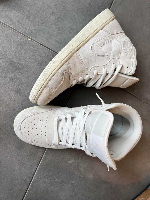 Nike air Jordan 1 Mid размер 44 Екрю Бежов Бял Велур