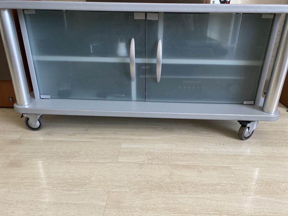 Продаю тумбу под телевизор