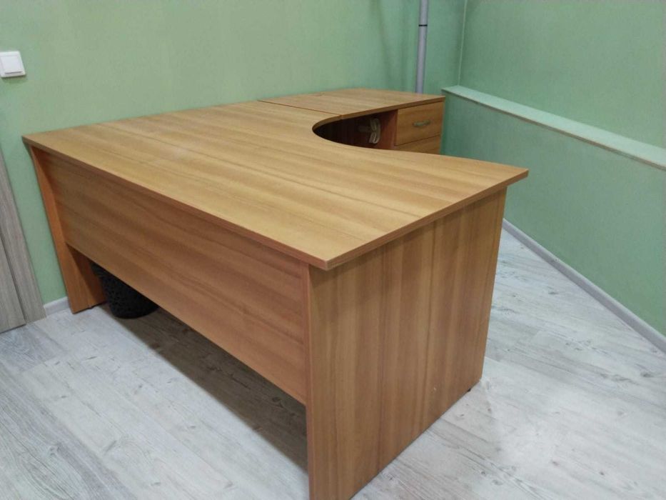 Стол офисный с тумбой