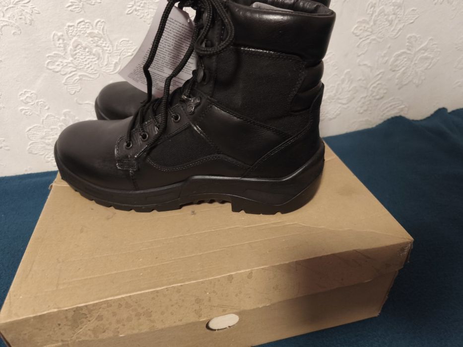 Полицейски кубинки и боти