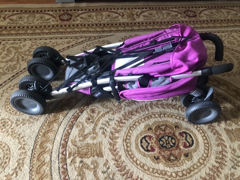 Продам детскую каляску Chicco