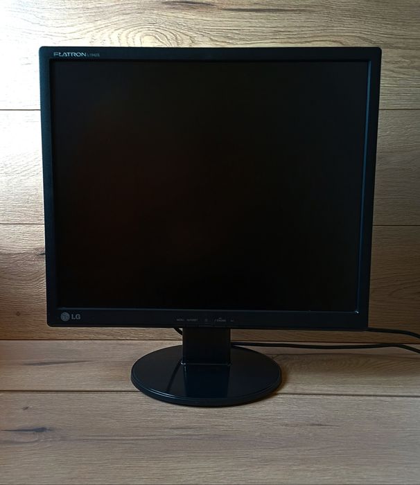 Монитор  LG 19" Flatron