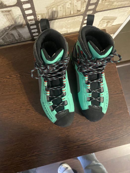 Bocanci munte Garmont, încălțăminte înaltă