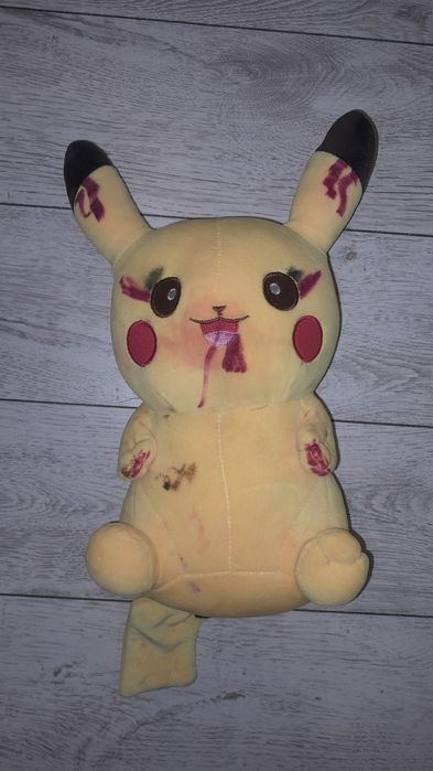 Отдам Пикачу и сумку куклу лол