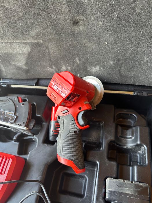 Polizor unghiular mini Milwaukee M12 FCOT