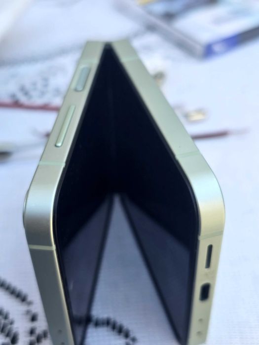 Samsung galaxy Z Flip 6  телефон