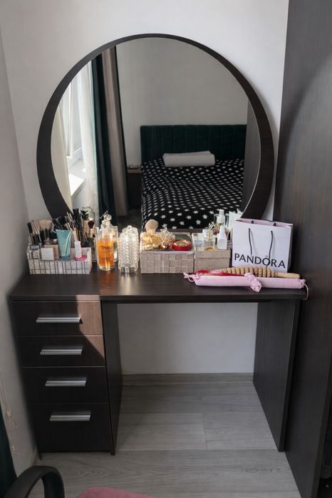 Dressing mare cu 3 usi glisante cu oglinzi+masa de machiaj-set compet