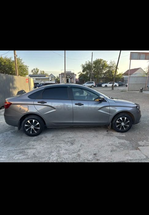 Лада Веста 2017 года