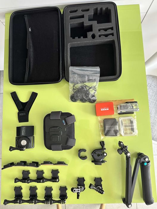 GoPro 7 Black + Bundle accesorii originale GoPro, nefolosite/sigilate