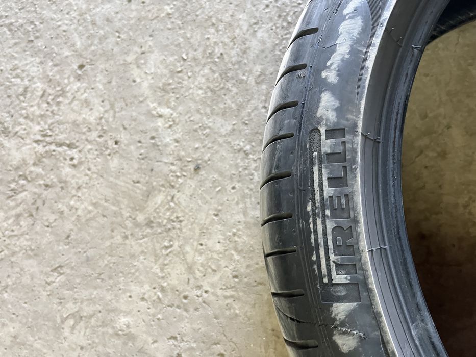 Vand Anvelope 245/40R19 RunFlat Pirelli de vara