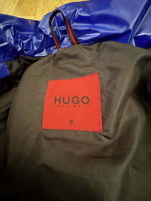 Geaca hugo boss , lucioasa albastra , calitate premium