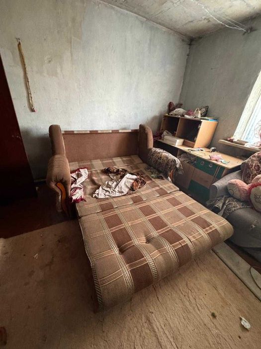 Продаётся двухкомнатный дом. ул. Карманова 22А